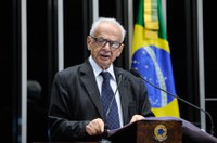 'Nada pode ser jogado debaixo do tapete', diz Simon sobre caso Petrobras