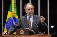 Cristovam lamenta que G-20 não tenha discutido nem educação nem problemas sociais