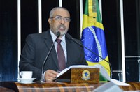 Paulo Paim comemora aprovação de projeto que diminui carga horária de aeronautas