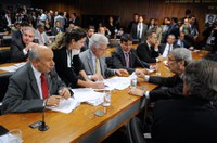 CPI Mista da Petrobras aprova quebra de sigilos de tesoureiro do PT e novas convocações