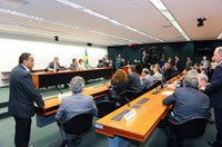 Governo e oposição não chegam a acordo para votar projeto que muda cálculo do superávit