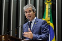 Jorge Viana presta homenagem a Adib Jatene