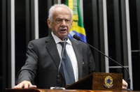 Simon: Dilma deve buscar entendimento com políticos e sociedade para combater corrupção