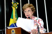 Lúcia Vânia pede colaboração do governo para solucionar guerra fiscal