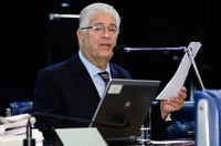 Requião cobra votação de projeto que proíbe doações de empresas a campanhas