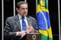 Mozarildo Cavalcanti defende empresário roraimense contra acusações de Jucá