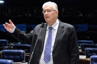 Requião pede urgência para projeto que institui a distribuição automática de relatorias