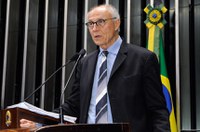 Suplicy defende implantação gradual de renda básica de cidadania