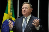 Blairo Maggi defende Bolsa Família e alerta para número elevado de seguros-desemprego 