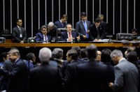 Congresso se reúne terça-feira com vetos e mudança do superávit na pauta