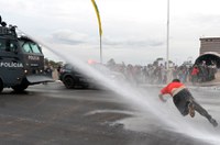Prioridade para armas não letais em ações da polícia esteve entre as aprovações da semana