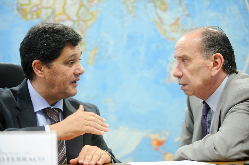  Os senadores Ricardo Ferraço, presidente da CRE e relator do projeto; e Aloysio Nunes Ferreira, autor