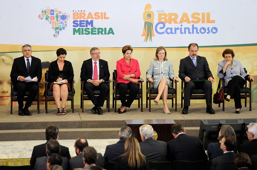 Lançamento do Programa Brasil Carinhoso, em 2012: combate à pobreza extrema