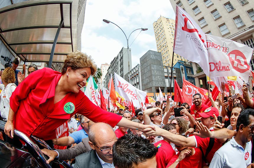 Dilma na campanha eleitoral de 2014: disputa acirrada