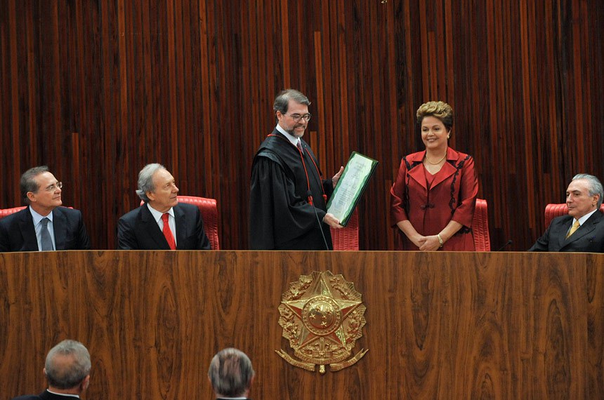 Reeleita presidente com 51,64% dos votos válidos, Dilma é diplomada pelo TSE