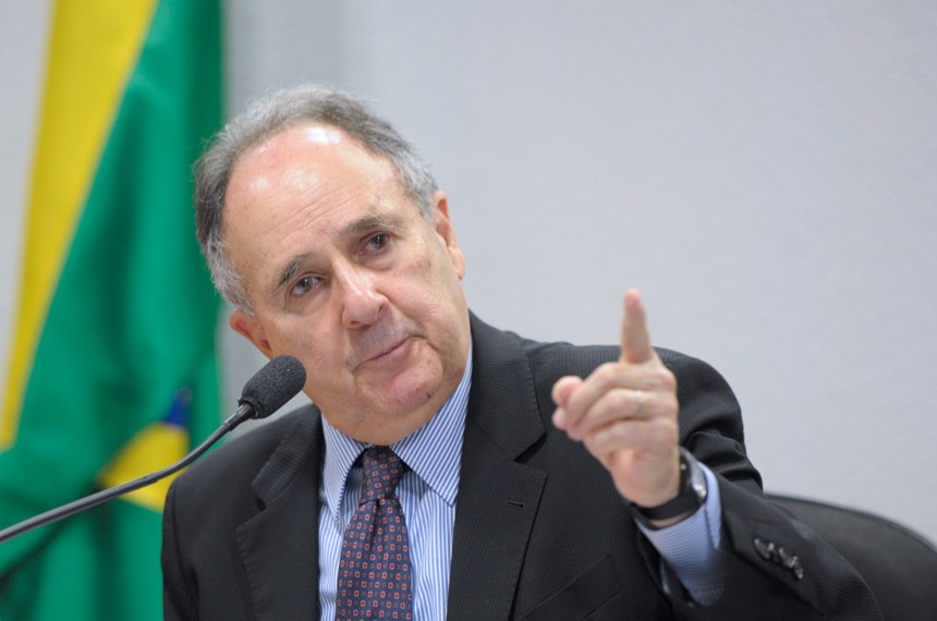 O senador Cristovam Buarque foi relator de comissão que analisou propostas de financiamento da educação