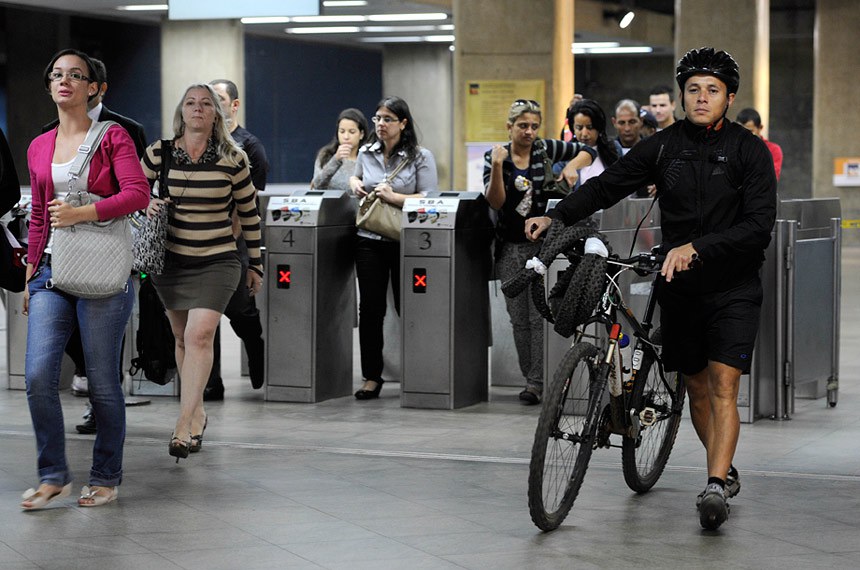 Uso de bicicleta tem crescido entre passageiros de metrô