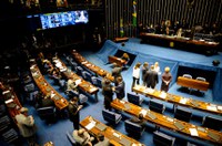 Direitos das domésticas e reforma política podem ser votados nesta terça-feira  