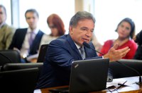 CAE vai discutir com Luciano Coutinho empréstimos do BNDES para o exterior