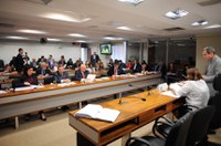 Comissão de Educação cria prêmios para jornalismo e poesia