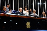 Ex-secretária da Mesa, Claudia Lyra é homenageada pelo Senado