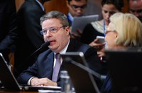 CCJ aprova proposta que veda recondução para mesa em assembleias e câmaras