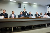 Debate na CDH condena violência policial contra professores no Paraná 