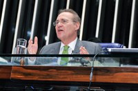 Renan aconselha governo federal a ouvir oposição da Venezuela