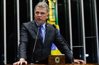 Petecão critica visita de Evo Morales ao Acre