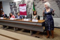 Procuradoria da Mulher do Senado debate humanização do atendimento à gestante