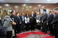 Renan recebe Fórum de Combate à Terceirização