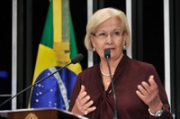 Ana Amélia comemora primeiro ano da lei que permite tratamento de câncer em casa