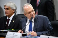 Fachin se defende de acusações de dupla função quando era procurador do Paraná