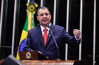 Omar Aziz pede derrubada do veto a reajuste de servidores da Suframa