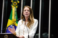 Vanessa Grazziotin homenageia Luiz Henrique e Mendes Ribeiro Filho