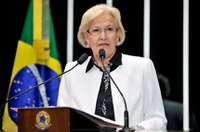 Ana Amélia volta a protestar contra restrição a exames para detectar câncer de mama