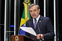 Eduardo Amorim critica abandono do Fies