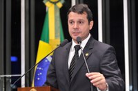 Reguffe pede apoio a projeto que aumenta transparência nos gastos públicos