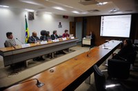 Estado e sociedade precisam se unir no combate a assassinato de jovens, dizem debatedores