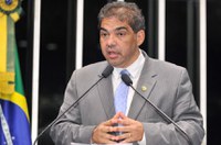 Helio José elogia uso de energia solar no metrô de Brasília
