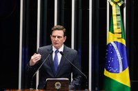 Crivella pede que Senado rejeite projeto da terceirização