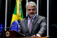 Humberto Costa define projeto de terceirização como retrocesso