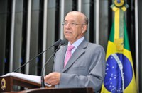 Antonio Carlos Valadares homenageia defensor público