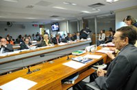 CAS aprova projeto que destina ao SUS 30% dos recursos das multas de trânsito