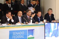 Estados mais distantes precisam de incentivos fiscais, diz Pedro Taques