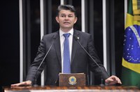 José Medeiros lamenta violência contra professores