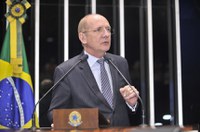 Paulo Bauer lamenta aumento da pobreza e piora na educação