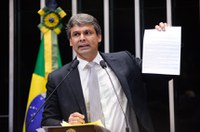 Senadores apoiam manifesto contrário ao ajuste fiscal