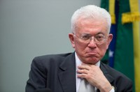 Ministro Mangabeira Unger explicará projeto Pátria Educadora na terça