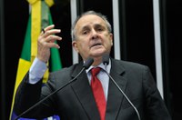 Para Cristovam, governo age de “modo atabalhoado” ao tentar corrigir seus erros